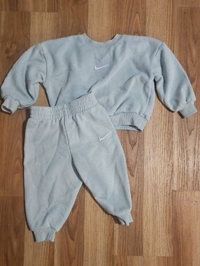 Nike Girls 2T Pale Blue Crewneck and Joggers Set